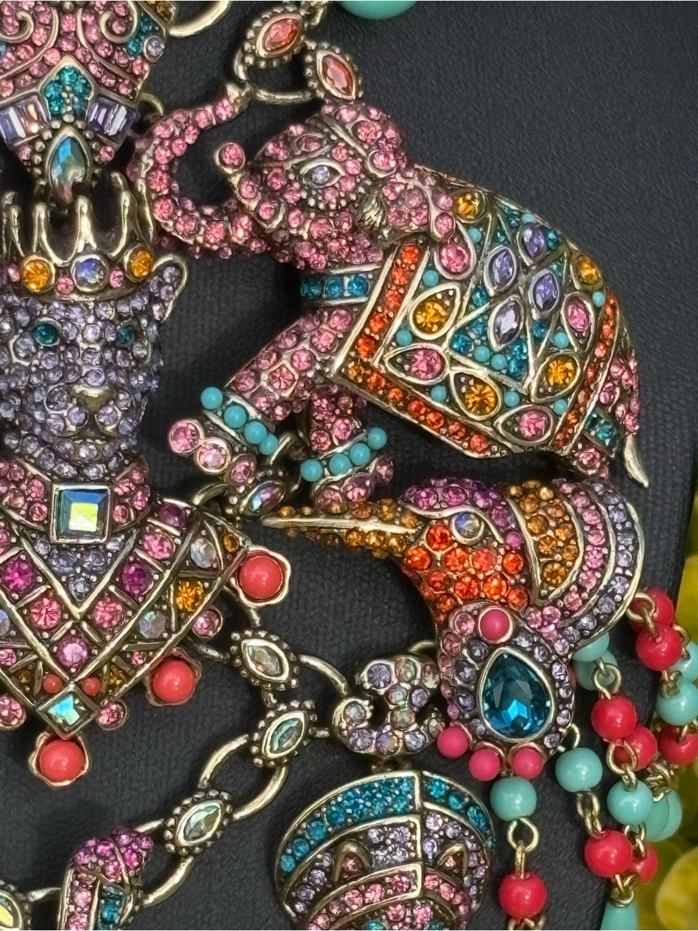 Heidi Daus 'Court of Critters' Pendant - Picture 5 of 12